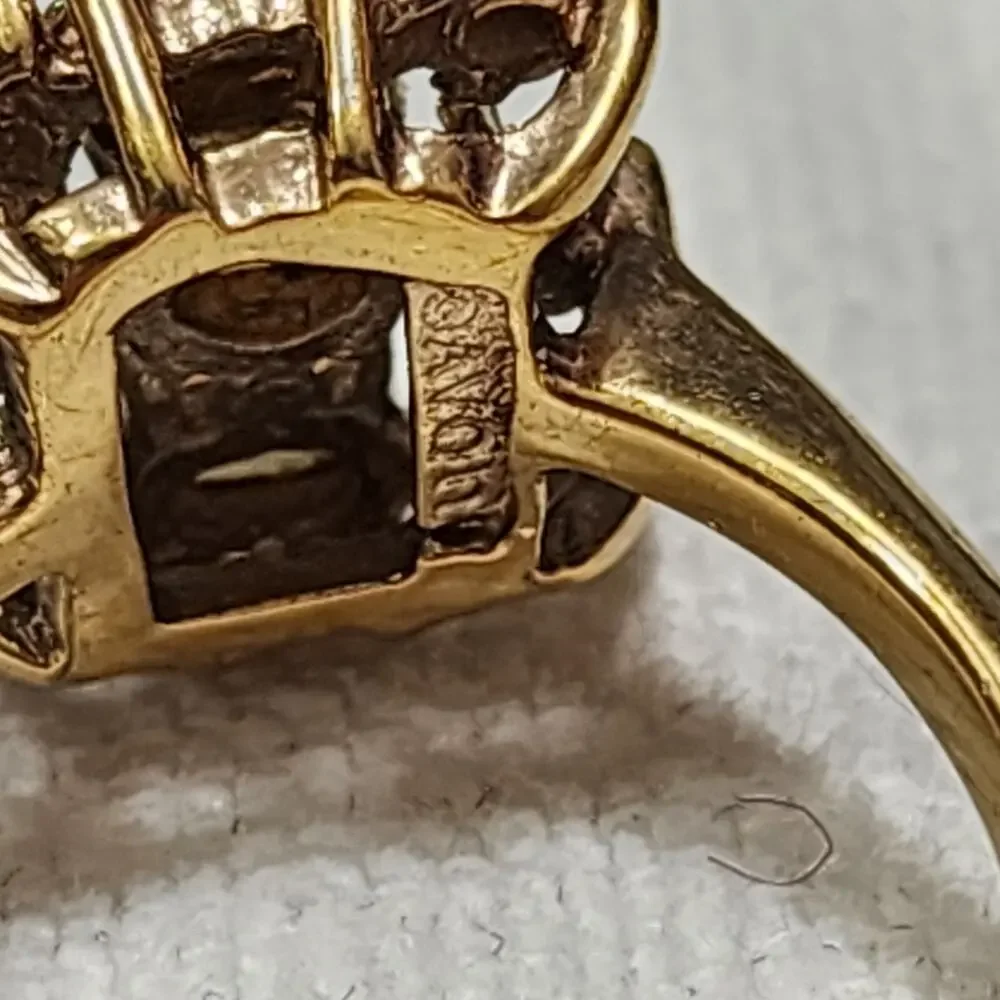 Size 6.5 Cocktail Ring Gold Tone Faux Opals Rhinestone Accents Avon Vintage 1970
